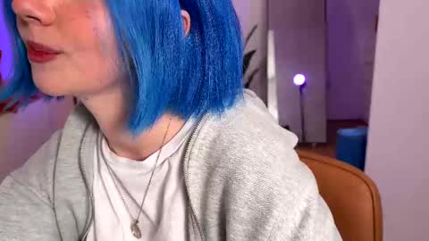 Polly  Online mostly at 9pm-2am UK Time online show from 02-09-25, 06:16