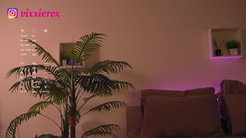 Snapshot of vixxxiee chatting on 04-28-26, 09:20 vixxxiee online show from 04-28-26, 09:20