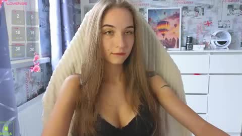 Snapshot of vlad1zy chatting on 04-30-26, 11:05 Vlada online show from 04-30-26, 11:05