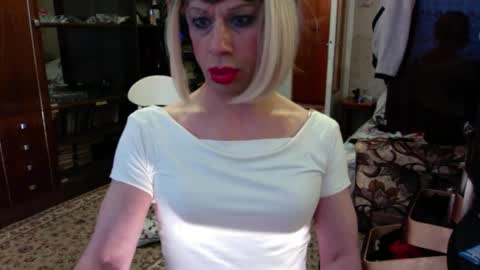 Snapshot of vladiskin chatting on 02-03-26, 06:40 Violetta Elysia online show from 02-03-26, 06:40