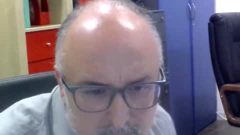 Snapshot of volpi72 chatting on 10-31-25, 11:33 volpi72 online show from 10-31-25, 11:33