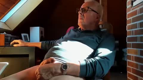 Snapshot of vonrex1 chatting on 12-29-24, 01:17 heinz online show from 12-29-24, 01:17