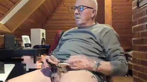 Snapshot of vonrex1 chatting on 01-06-25, 06:20 heinz online show from 01-06-25, 06:20