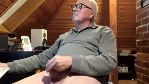 Snapshot of vonrex1 chatting on 01-13-25, 05:02 heinz online show from 01-13-25, 05:02