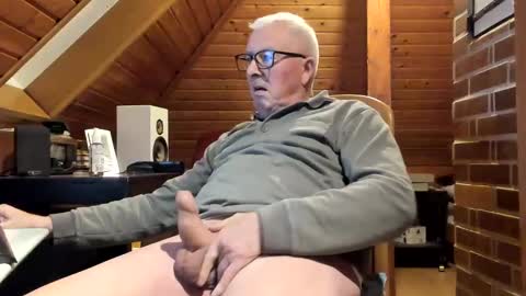 Snapshot of vonrex1 chatting on 01-15-25, 04:43 heinz online show from 01-15-25, 04:43