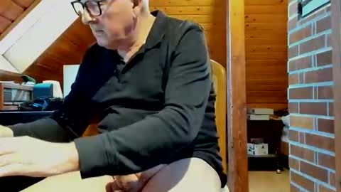 Snapshot of vonrex1 chatting on 02-17-25, 04:37 heinz online show from 02-17-25, 04:37