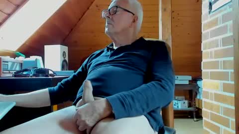 Snapshot of vonrex1 chatting on 02-18-25, 10:27 heinz online show from 02-18-25, 10:27