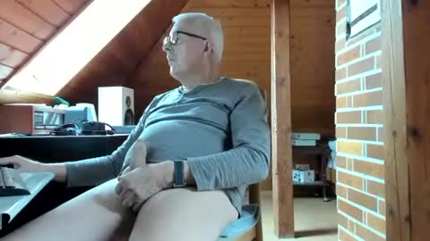 Snapshot of vonrex1 chatting on 02-25-25, 10:47 heinz online show from 02-25-25, 10:47