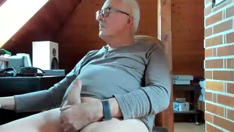 Snapshot of vonrex1 chatting on 02-25-25, 04:21 heinz online show from 02-25-25, 04:21