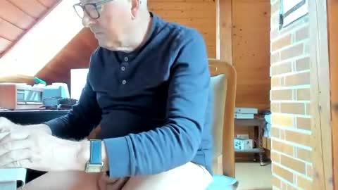 Snapshot of vonrex1 chatting on 02-28-25, 10:09 heinz online show from 02-28-25, 10:09