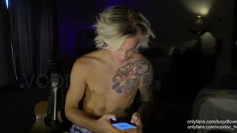 Snapshot of voodoo_hd chatting on 09-26-25, 10:47 Voodoo and Lucy online show from 09-26-25, 10:47
