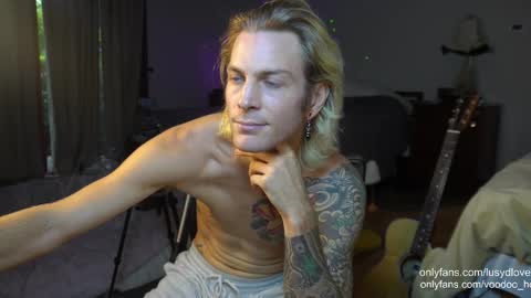 Snapshot of voodoo_hd chatting on 10-02-25, 02:29 Voodoo and Lucy online show from 10-02-25, 02:29