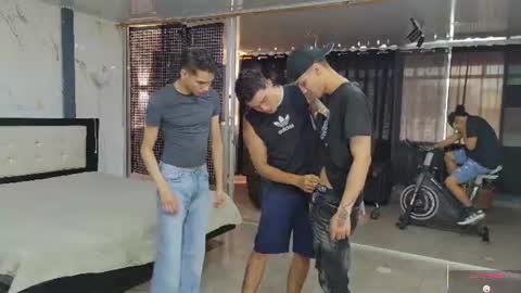 Snapshot of voyeurism_guys chatting on 06-15-26, 10:34 voyeurism_guys online show from 06-15-26, 10:34