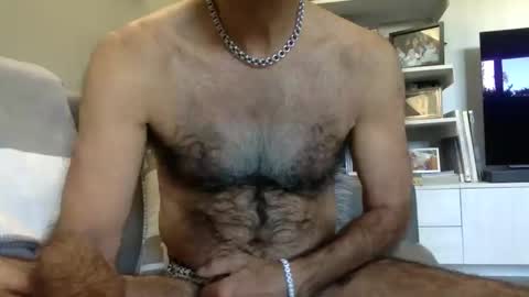 Enjoy guys of all ages if you are not on cam please dont ask for requests if i dont respond dont think im ignoring you i online show from 02-01-26, 06:50