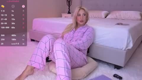 Snapshot of vsunshiny chatting on 09-13-25, 10:53 Sunshiny online show from 09-13-25, 10:53