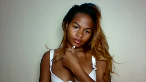 Snapshot of vynarahot chatting on 06-14-26, 05:15 vynarahot online show from 06-14-26, 05:15