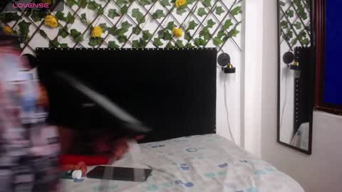 Snapshot of vzoeycooper chatting on 09-12-25, 02:55 Zoey online show from 09-12-25, 02:55