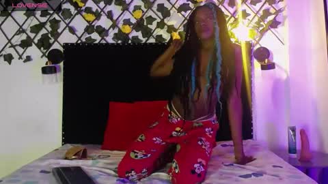 Snapshot of vzoeycooper chatting on 09-20-25, 03:18 Zoey online show from 09-20-25, 03:18
