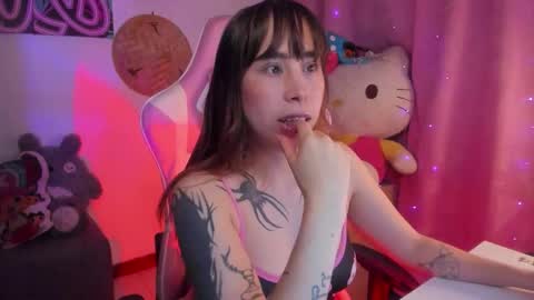 Snapshot of waifu_aika chatting on 11-17-25, 03:23 AIKA online show from 11-17-25, 03:23