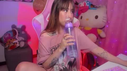 Snapshot of waifu_aika chatting on 11-19-25, 06:35 AIKA online show from 11-19-25, 06:35