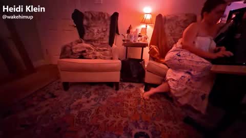 wakehimup online show from 12-19-25, 09:05