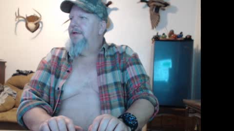 Snapshot of walkingbird chatting on 01-23-25, 10:44 walkingbird online show from 01-23-25, 10:44