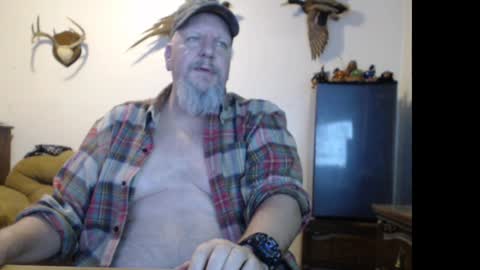 Snapshot of walkingbird chatting on 01-31-25, 10:42 walkingbird online show from 01-31-25, 10:42