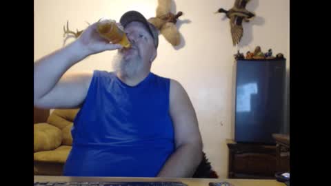 Snapshot of walkingbird chatting on 10-19-25, 08:09 walkingbird online show from 10-19-25, 08:09