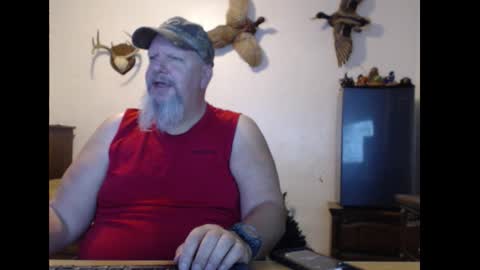 Snapshot of walkingbird chatting on 10-24-25, 10:50 walkingbird online show from 10-24-25, 10:50