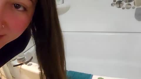 Snapshot of walnut4u chatting on 01-13-25, 05:23 Walnut4u online show from 01-13-25, 05:23