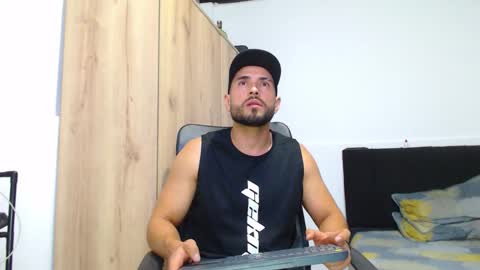 Snapshot of walter_brownn01 chatting on 11-06-25, 10:21 WALTER BROWN online show from 11-06-25, 10:21