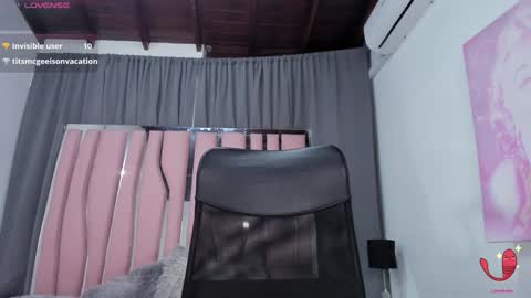 Snapshot of wandaxs69 chatting on 02-06-25, 02:22 wanda online show from 02-06-25, 02:22