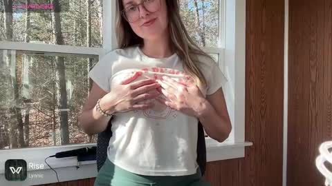 Snapshot of wanderlustjade chatting on 12-10-24, 05:33 Jade Adonis online show from 12-10-24, 05:33