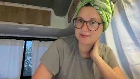 Snapshot of wanderlustjade chatting on 02-02-25, 01:19 Jade Adonis online show from 02-02-25, 01:19