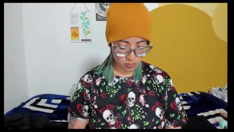 Waningrose  Lu online show from 11-17-25, 11:10