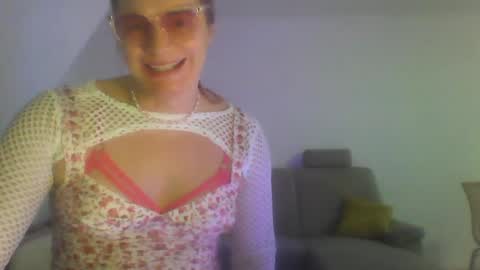 Snapshot of wannafeelitall chatting on 12-02-24, 05:37 Emilia inst online show from 12-02-24, 05:37