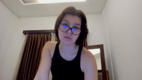 Snapshot of warm_june chatting on 01-12-25, 09:51 June online show from 01-12-25, 09:51