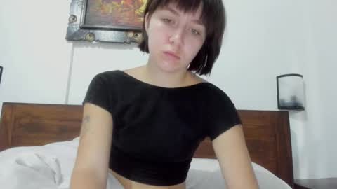 Snapshot of warm_june chatting on 02-25-25, 10:39 June online show from 02-25-25, 10:39