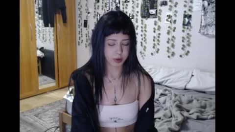 Snapshot of wavy_nights chatting on 04-17-26, 06:00 Mina online show from 04-17-26, 06:00