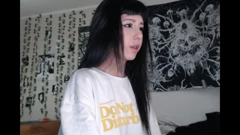 Snapshot of wavy_nights chatting on 04-24-26, 01:35 Mina online show from 04-24-26, 01:35