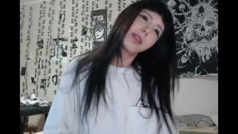 Snapshot of wavy_nights chatting on 04-26-26, 03:21 Mina online show from 04-26-26, 03:21
