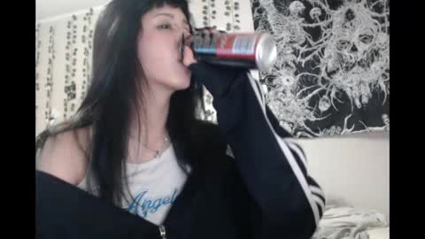 Snapshot of wavy_nights chatting on 04-30-26, 02:01 Mina online show from 04-30-26, 02:01
