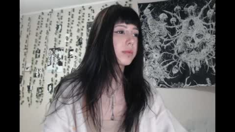 Snapshot of wavy_nights chatting on 05-13-26, 03:42 Mina online show from 05-13-26, 03:42