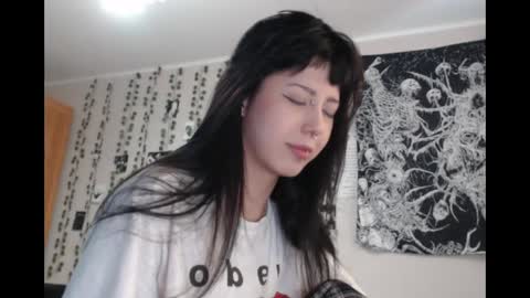 Snapshot of wavy_nights chatting on 05-16-26, 02:16 Mina online show from 05-16-26, 02:16