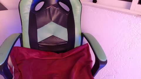 Trixie 3 online show from 10-31-25, 03:02