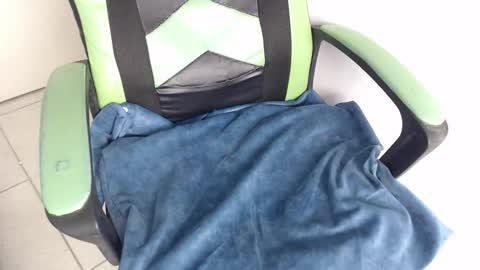 Trixie 3 online show from 12-20-25, 02:02