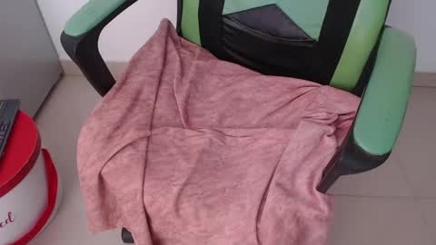 Trixie 3 online show from 04-15-26, 07:58