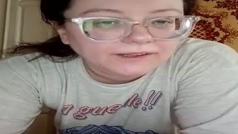 Snapshot of webgirl2 chatting on 07-13-26, 01:36 Marina online show from 07-13-26, 01:36