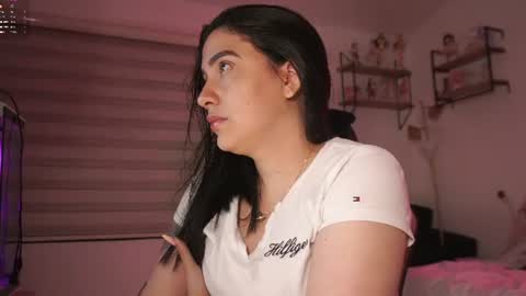 Snapshot of weekend_girlfriend chatting on 06-19-26, 01:54 Victoria online show from 06-19-26, 01:54