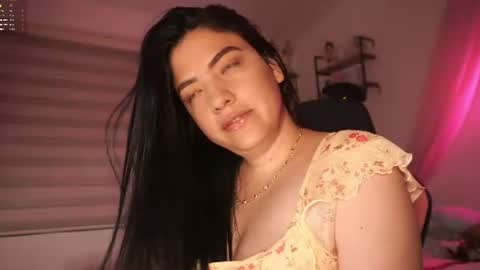 Snapshot of weekend_girlfriend chatting on 07-11-26, 01:08 Victoria online show from 07-11-26, 01:08